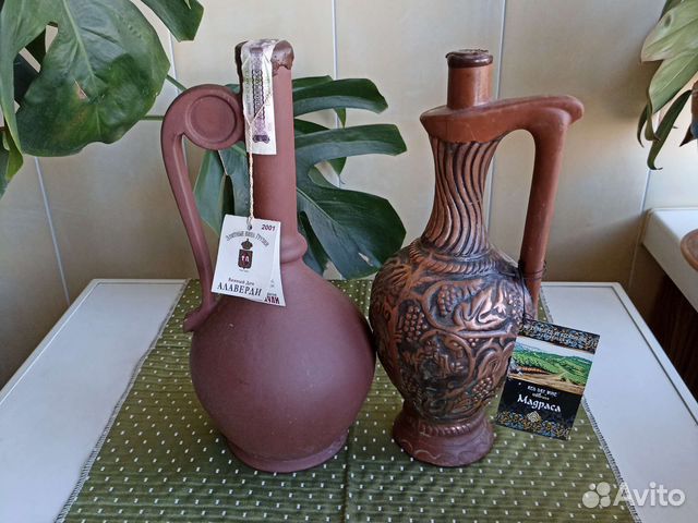 Глиняный кувшин для вина