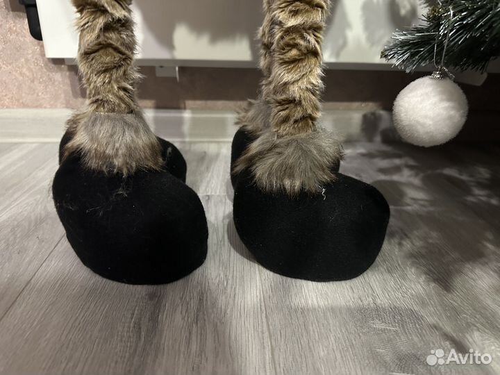 Новогодний олень под елку