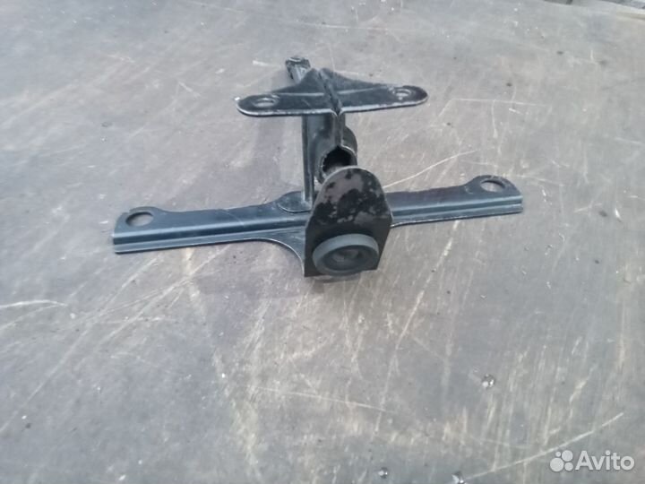 Кронштейн радиатора Kawasaki ZZR400 1 поколения