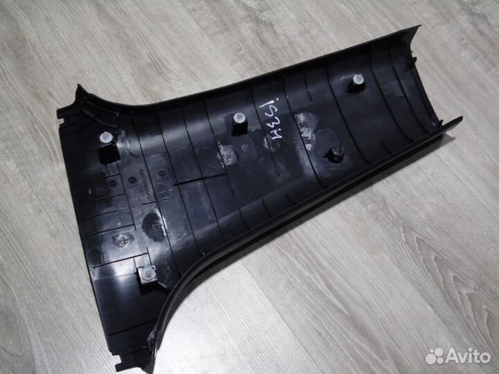 Обшивка средней стойки правая Лексус IS 250