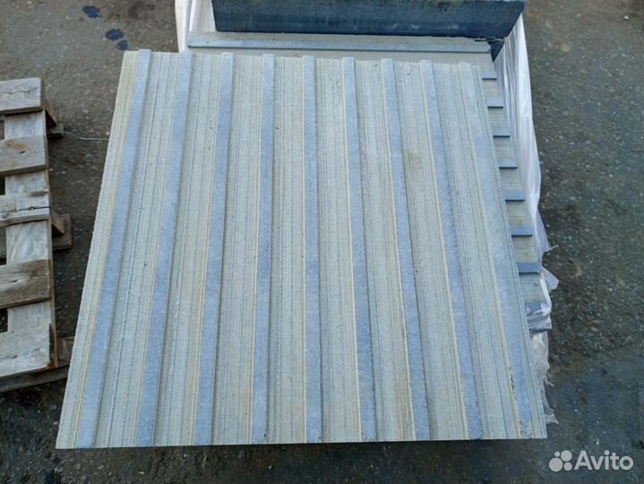 Тактильная плита квадратные рифы, ступень гранитна