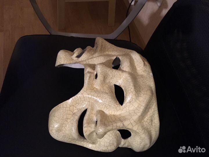 Венецианская маска из папье-маше