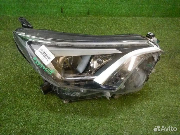 Фара правая Toyota RAV4