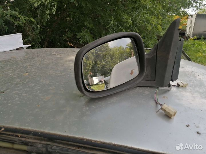 Зеркало заднего вида
