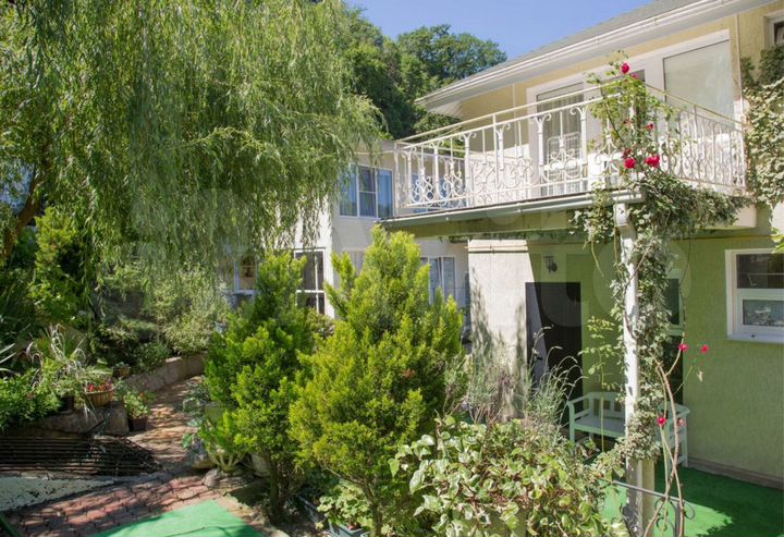 Дом 350 м² на участке 8,7 сот.