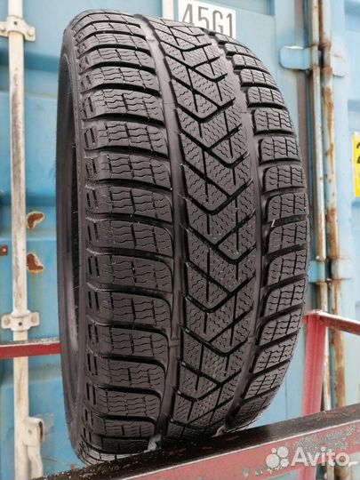 Pirelli Winter Sottozero 3 215/40 R17