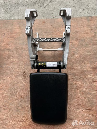 Подлокотник кожа audi a4 b9 15-20 г