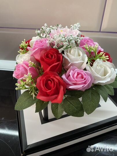 Букет из мыльных роз в прозрачной коробке