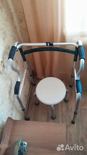 Кресло туалет с опускающимися подлокотниками