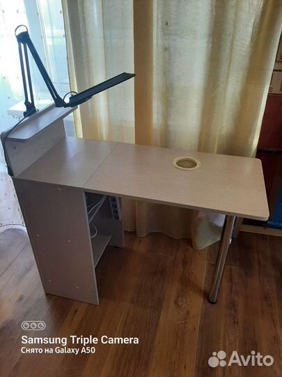 Маникюрный стол складной