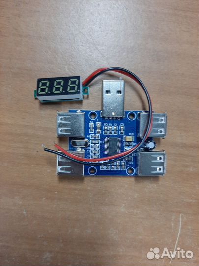 USB hub с вольтметром
