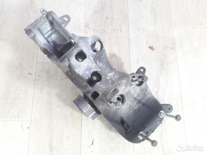 Кронштейн генератора Nissan Almera G15 1171000Q2D