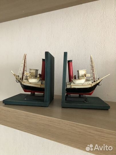 Держатель подставка полочная для книг Корабль