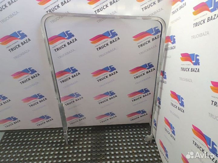 Направляющая стекла двери