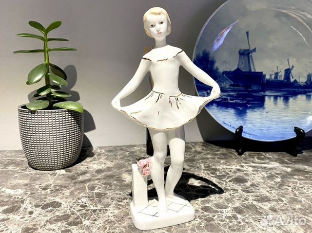 Фарфоровые статуэтка "Юная балерина" лфз