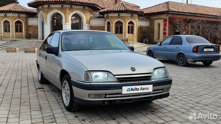 Opel Omega 2.0 МТ, 1989, 333 333 км