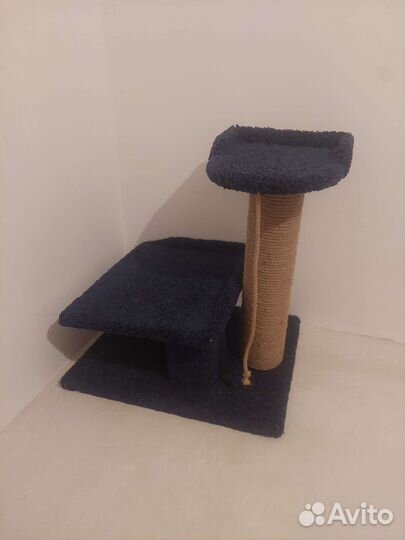 Лежанка с когтеточкой для кошек