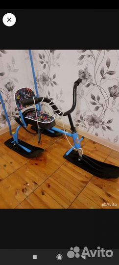 Детский снегокат с ручкой бу