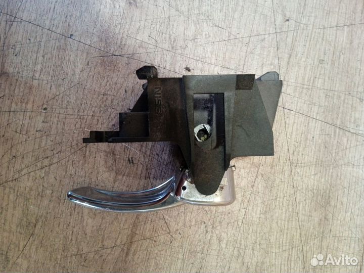 Ручка внутренняя задней двери Nissan Navara D40