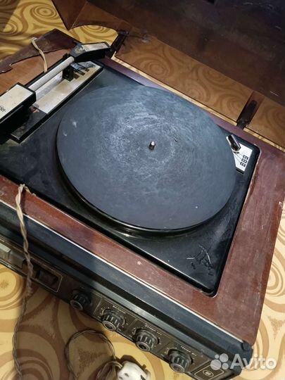 Проигрыватель винила Вега 104