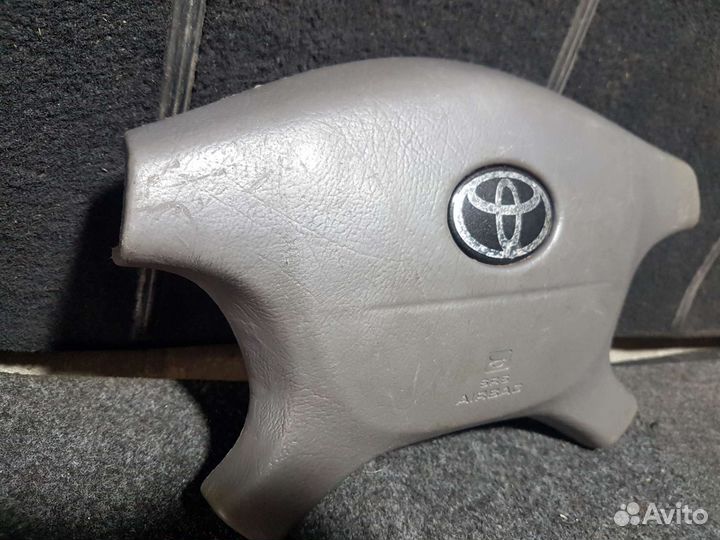 Подушка безопасности в руль Toyota Corolla E11