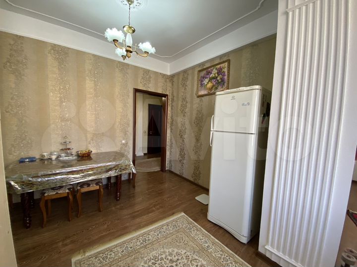 2-к. квартира, 81 м², 8/10 эт.