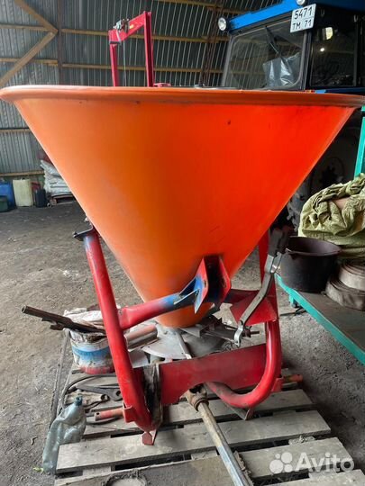 Разбрасыватель удобрений рум бу