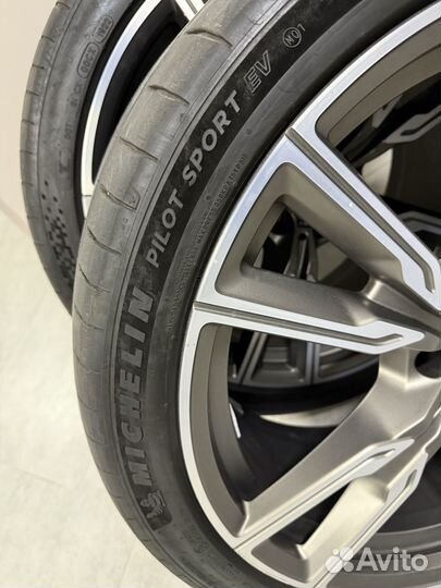 Michelin Pilot Sport EV 275/35 R22