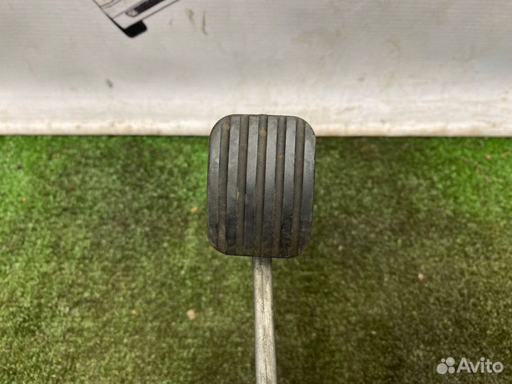 Педаль стояночного тормоза Mercedes-Benz