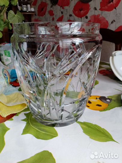 Большая хрустальная ваза для цветов