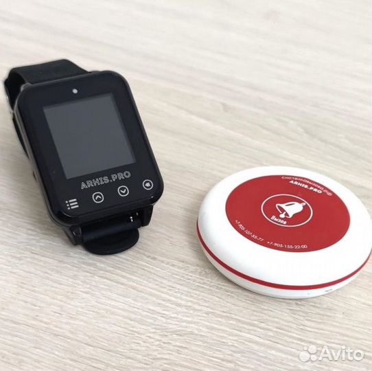 Кнопка вызова персонала и часы в салон красоты