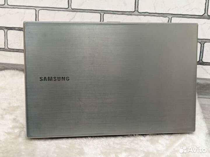 Samsung / i5-2410M / GT520MX /8GB /SSD+HDD