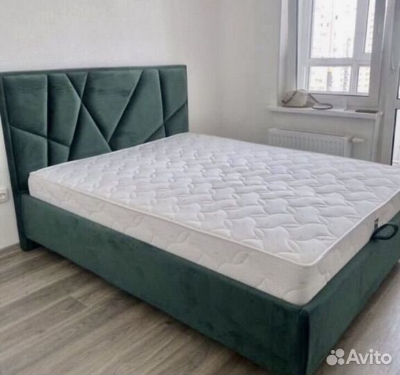 Кровать двухспальная с подьемным механизмом