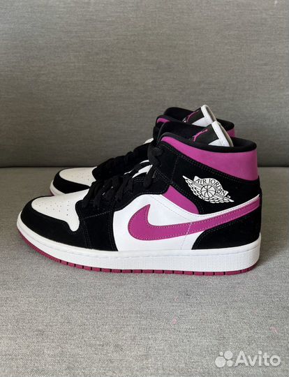 Nike Air Jordan 1 Mid Magenta