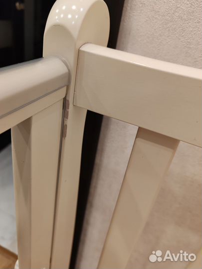 Детская кроватка с универсальным маятником