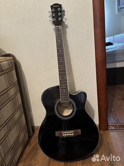 Акустическая гитара
