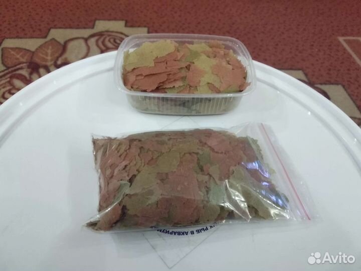 Корм для рыбок, коряги, трубки