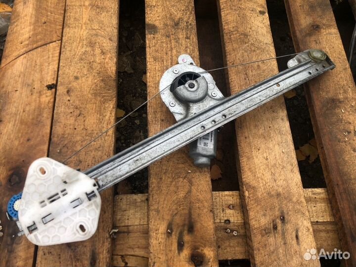 Стеклоподъемник передний правый Renault Logan