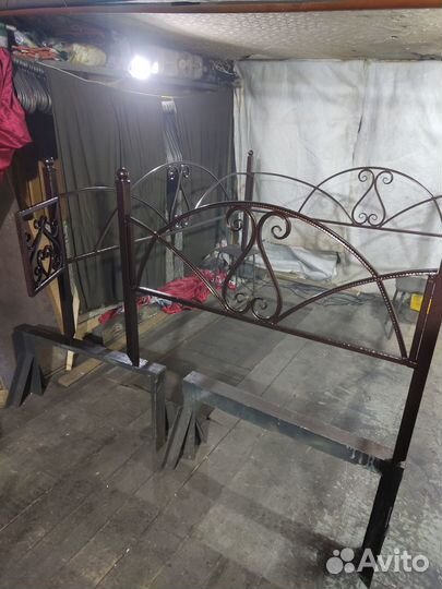 Оградка на кладбище