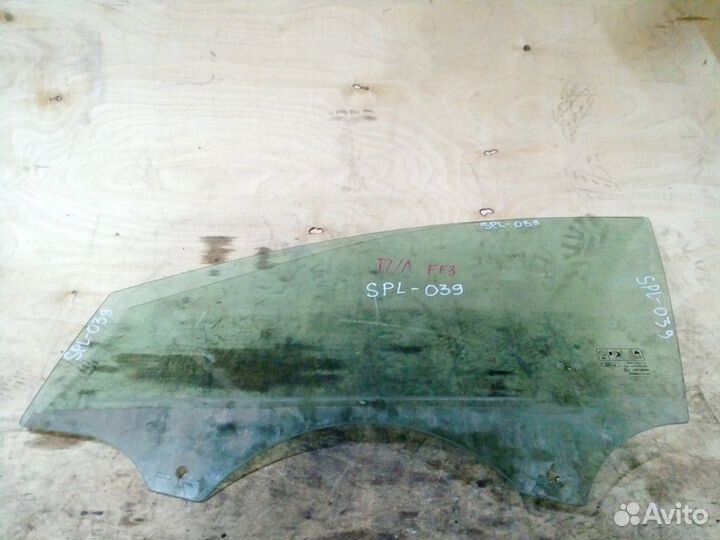 Стекло двери переднее левое Ford Focus III 2011