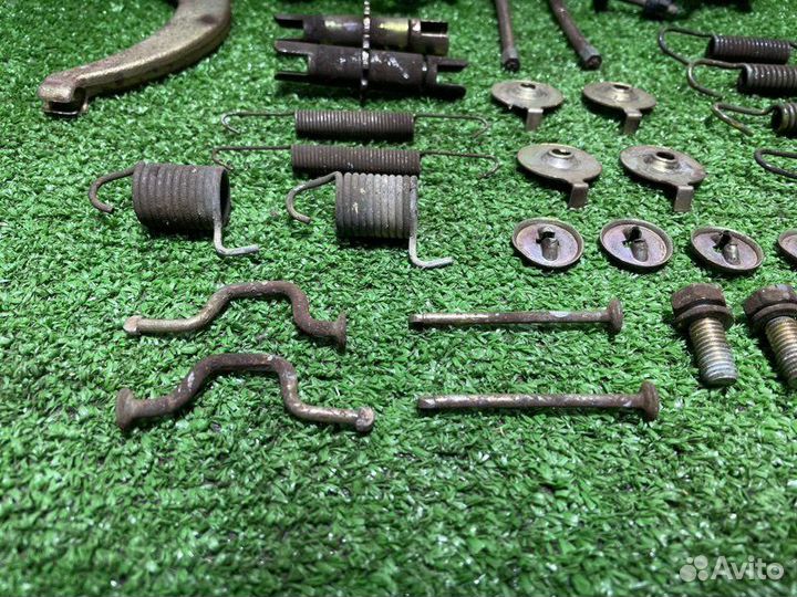 Механизм стояночного тормоза Toyota Land Cruiser