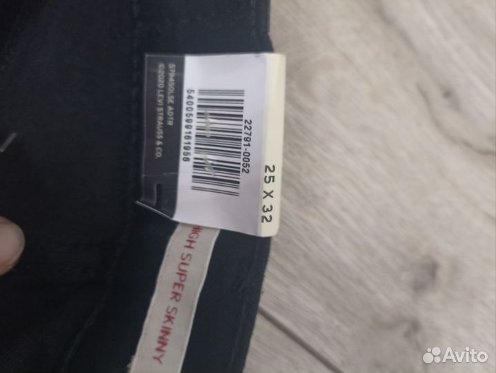 Джинсы женские levis 25 /32