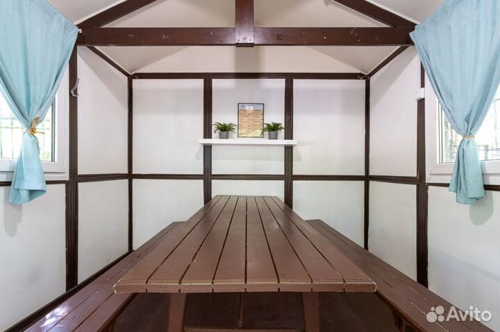 Уютная теплая беседка для пикника