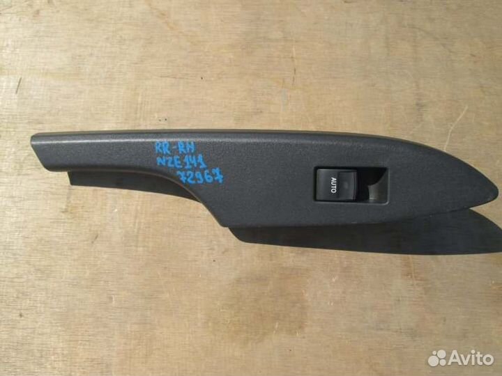 Кнопка стеклоподъемника задняя правая Toyota