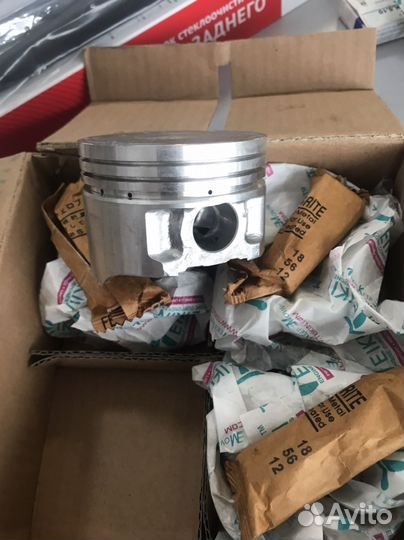 Продам поршневую комплект на лансер 9