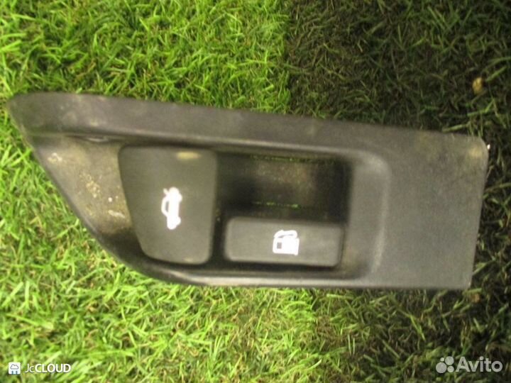 Рычаг открывания бензобака на toyota belta KSP92 1