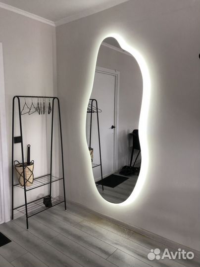 Зеркало криволенейное с подсветкой парящее