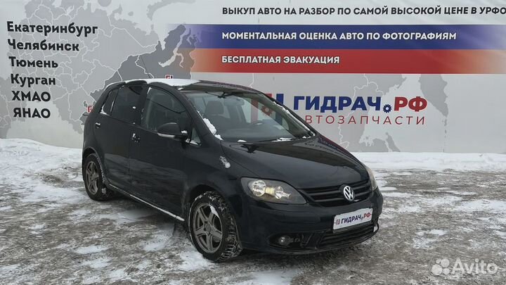 Крыло заднее правое Volkswagen Golf Plus (Mk5)