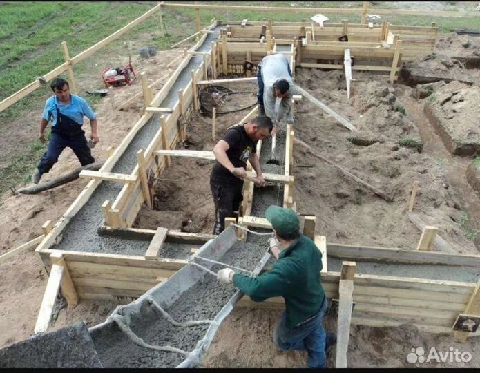 Бригада плотников строителей