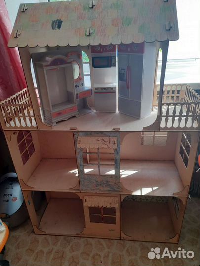 Кукольный домик с мебелью